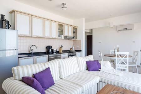 Joya Cyprus Mermaid Penthouse Apartment Agios Amvrosios  エクステリア 写真